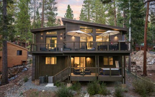 Lake Tahoe, Truckee California | 4-Bed Chalet With Mountain Charm