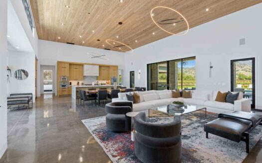 Calistoga, California | 7-Bed Estate With Vineyard Views
