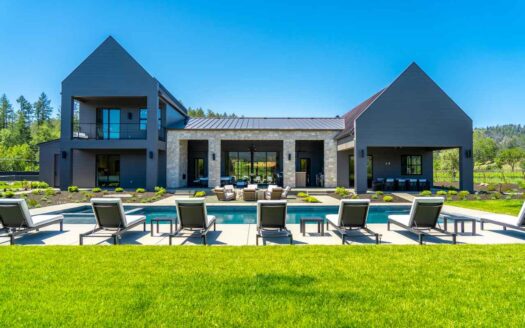 Calistoga, California | 7-Bed Estate With Vineyard Views