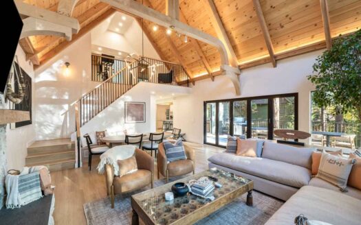 Lake Arrowhead, California | 4-Bed Chalet With Dock Access