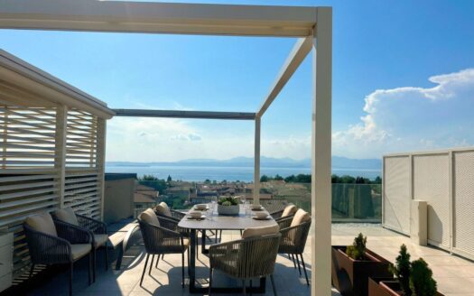 Lazise, Lake Garda Italy | 2-Bed Penthouse With Rooftop Hot Tub