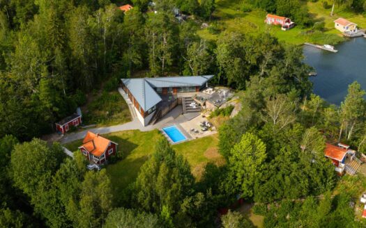 Ljusterö, Sweden | 5-Bed Villa First Water Line