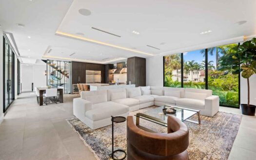 Miami Beach, Florida | 4-Bed Nautilus Estate With Rooftop Deck
