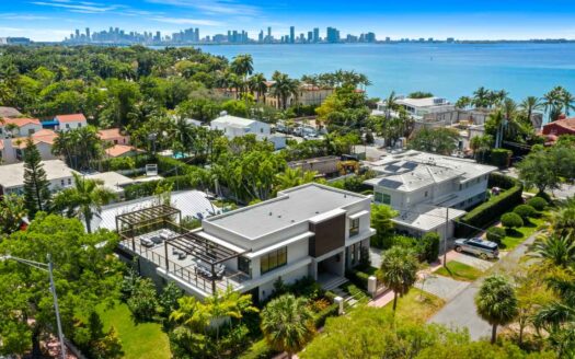 Miami Beach, Florida | 4-Bed Nautilus Estate With Rooftop Deck