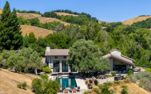 Napa Valley, California | 6-Bed Estate With Wine Cellar