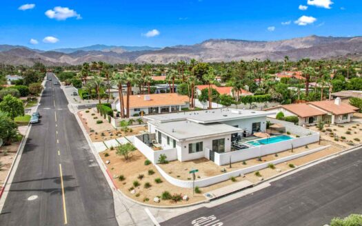 Palm Desert, California | 4-Bed Chalet With Modern Design