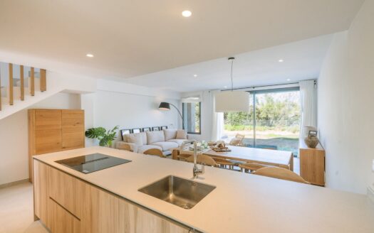 Port d’Alcúdia, Mallorca Spain | 3-Bed Townhouse Between Lake & Sea