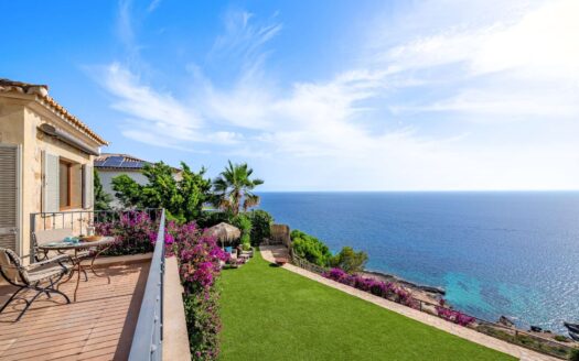 Puig de Ros, Mallorca Spain | 3-Bed Villa First Sea Line