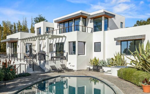 Santa Barbara, California | 4-Bed Chalet With Rooftop Deck