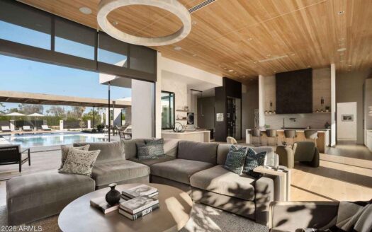 Scottsdale, Arizona | 5-Bed Modern Estate With Guest Casita