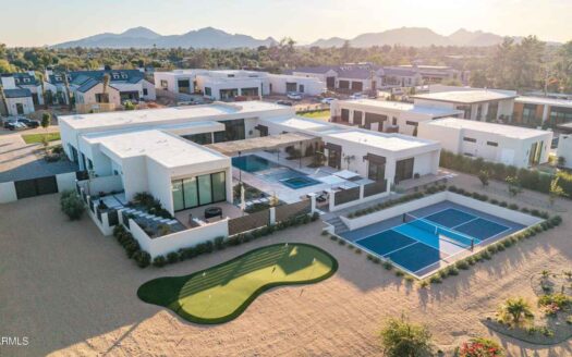 Scottsdale, Arizona | 5-Bed Modern Estate With Guest Casita