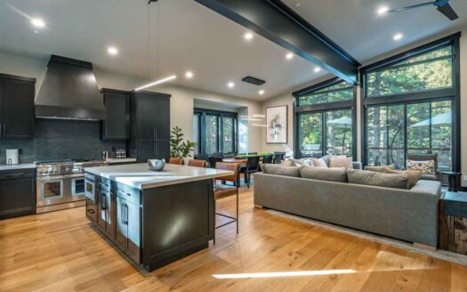 Lake Tahoe, Truckee California | 4-Bed Chalet With Mountain Charm