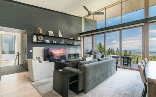 Lake Tahoe, Truckee California | 4-Bed Chalet With Mountain Views