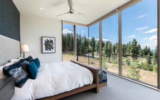 Lake Tahoe, Truckee California | 4-Bed Chalet With Mountain Views