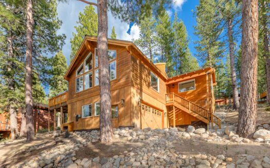 Lake Tahoe, Truckee California | 4-Bed Chalet Forest Retreat