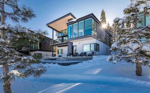 Lake Tahoe, Truckee California | 4-Bed Chalet With Mountain Views
