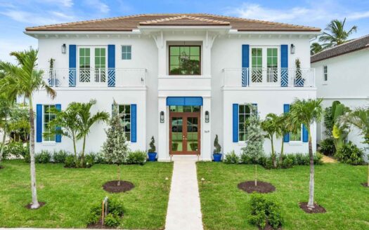 West Palm Beach, Florida | 5-Bed Estate With Pool