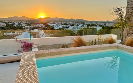 Portocolom, Mallorca Spain | 2-Bed Penthouse With Rooftop Hot Tub