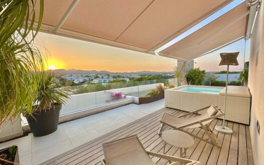Portocolom, Mallorca Spain | 2-Bed Penthouse With Rooftop Hot Tub