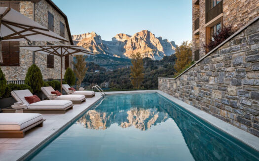 Pueyo de Jaca, Formigal | 2-Bed Mountain Apartment With Terrace & Pool