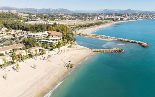 Villeneuve-Loubet, Côte d’Azur | 2-Bed Waterfront Terrace Apartment With Sea Views & Roof Pool