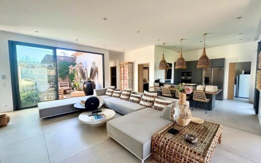 Grimaud, Côte d’Azur | 3+1 Bed Garden Villa With Pool, Sauna & Views Towards Saint-Tropez