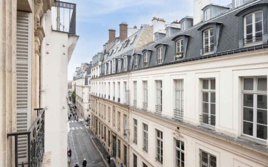 7th Arrondissement, Paris | 3-Bed Haussmannian Corner Apartment on Boulevard Saint-Germain