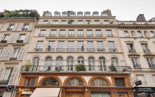 7th Arrondissement, Paris | 2-Bed Renovated Pied-à-Terre With Floor-to-Ceiling Windows