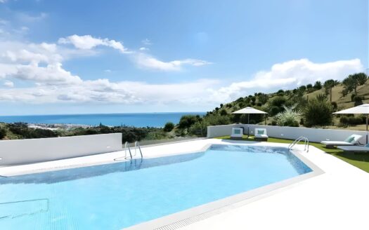 Rincón de la Victoria, Costa del Sol | 2-Bed New-Build Penthouse With Sea Views, Roof Hot Tub & Infinity Pool